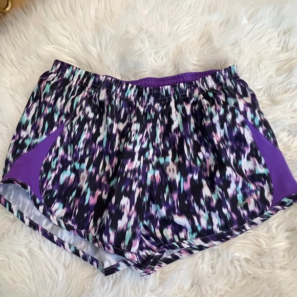 NWOT Nike Women's Dri-Fit‎ Tempo Running Shorts, Size Small - Picture 1 of 4